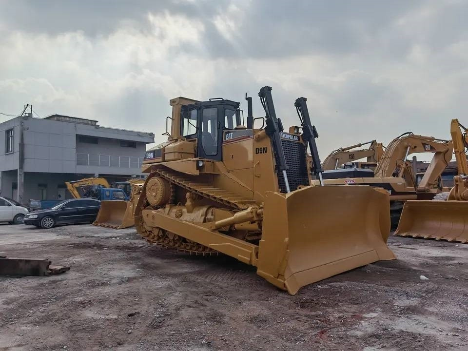 CAT D9N - Bulldozer: picture 2 CAT D9N - Bulldozer: picture 2
