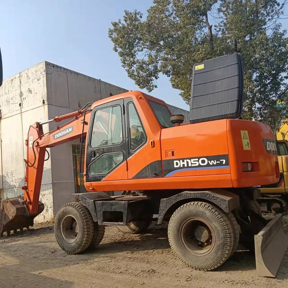 Doosan DH150W-7 - Wheel excavator: picture 1 Doosan DH150W-7 - Wheel excavator: picture 1