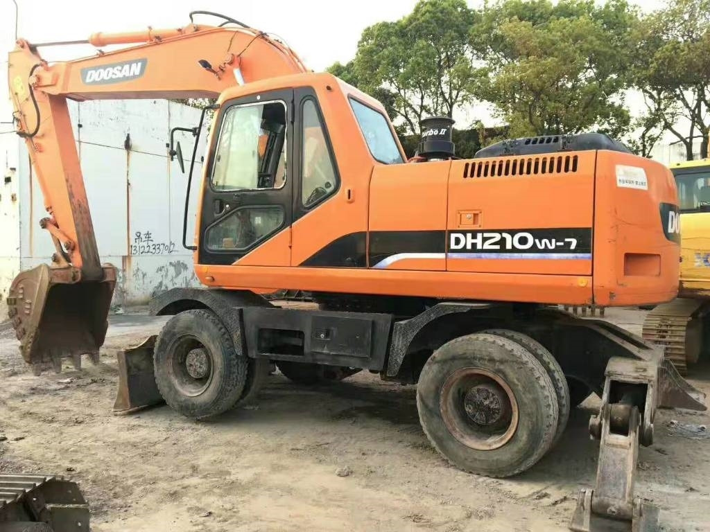 Doosan DH210W-7 - Wheel excavator: picture 1 Doosan DH210W-7 - Wheel excavator: picture 1