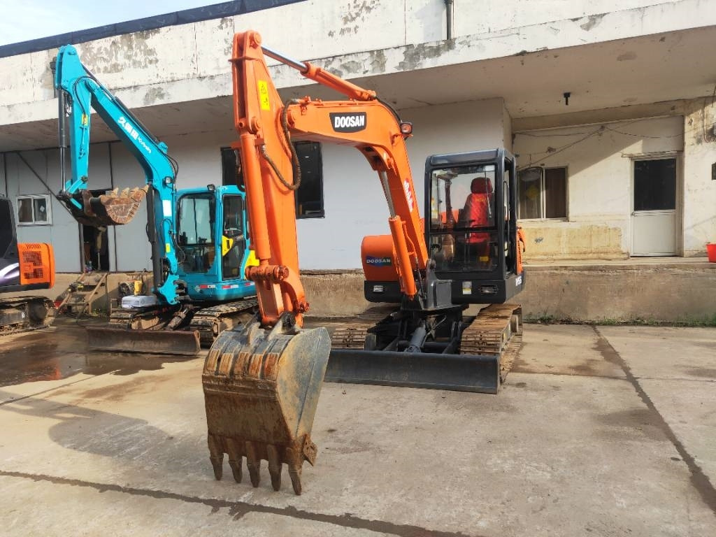 Doosan DH55 - Mini excavator: picture 1 Doosan DH55 - Mini excavator: picture 1