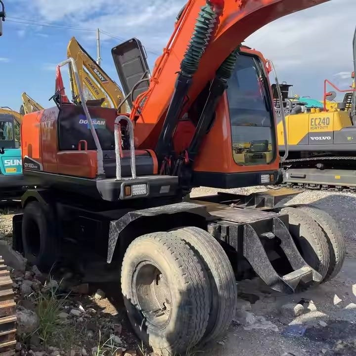 Doosan DX150W - Wheel excavator: picture 3 Doosan DX150W - Wheel excavator: picture 3