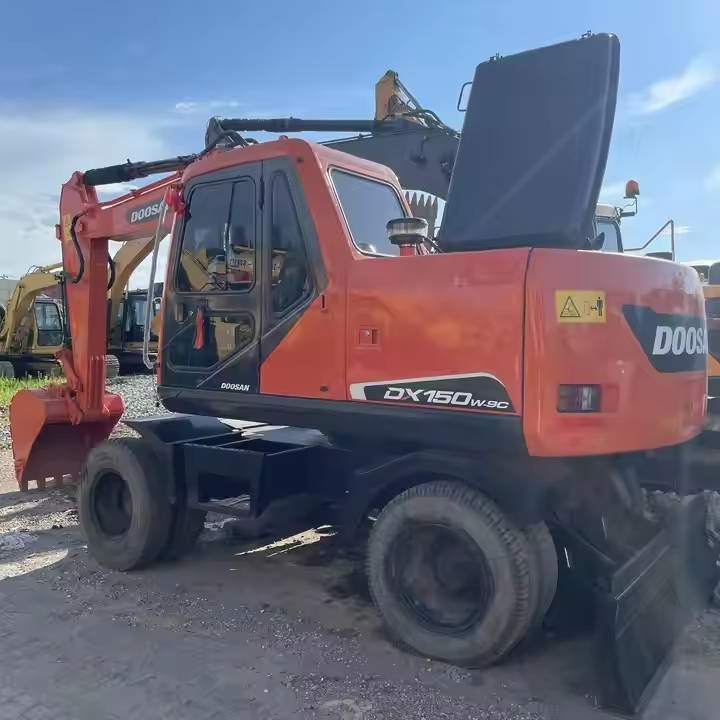 Doosan DX150W - Wheel excavator: picture 1 Doosan DX150W - Wheel excavator: picture 1