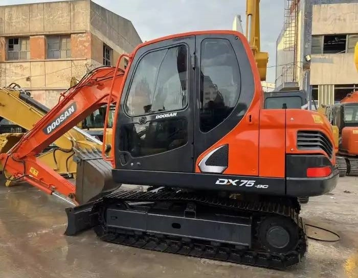 Doosan DX75-9C - Mini excavator: picture 1 Doosan DX75-9C - Mini excavator: picture 1