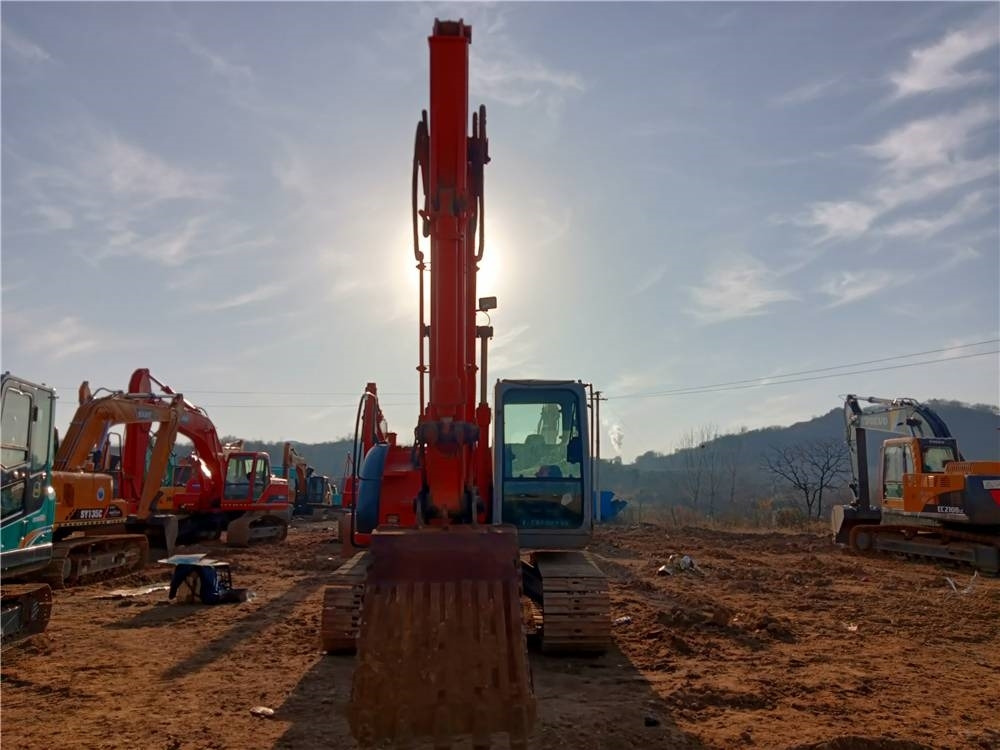 Hitachi ZX135US - Crawler excavator: picture 1 Hitachi ZX135US - Crawler excavator: picture 1