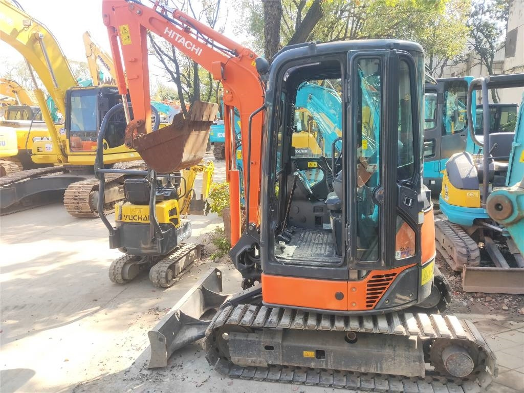 Hitachi ZX30 - Mini excavator: picture 3 Hitachi ZX30 - Mini excavator: picture 3