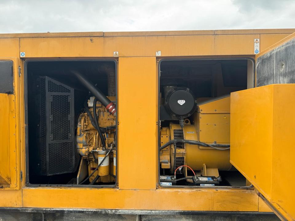 Caterpillar Notstromaggregat 400 KVA Generator 400 KVA - Generator set: picture 2 Caterpillar Notstromaggregat 400 KVA Generator 400 KVA - Generator set: picture 2