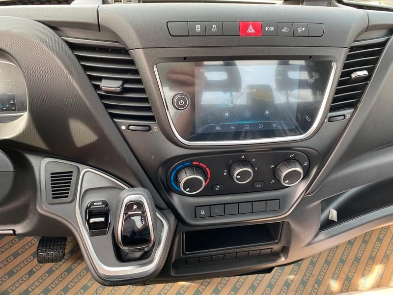 Iveco Daily 50C18HA8 Z Pritsche+Plane - Curtain side van: picture 4 Iveco Daily 50C18HA8 Z Pritsche+Plane - Curtain side van: picture 4