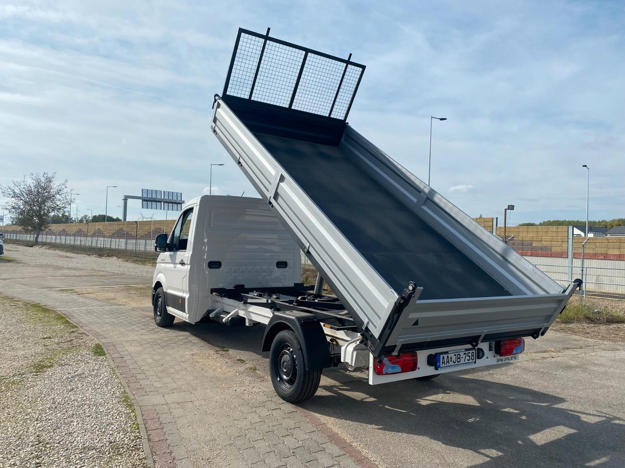 MAN L4 - 3.140 4X2F SB Kipper SOFORT - Tipper van: picture 3 MAN L4 - 3.140 4X2F SB Kipper SOFORT - Tipper van: picture 3