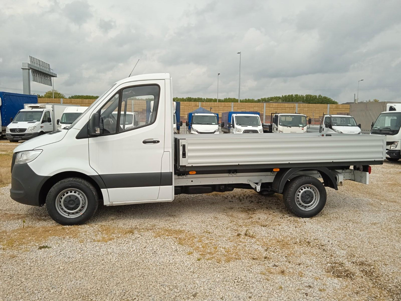 Mercedes-Benz 317 CDI RWD L2 Pritche 3665mm SOFORT - Open body delivery van: picture 1 Mercedes-Benz 317 CDI RWD L2 Pritche 3665mm SOFORT - Open body delivery van: picture 1