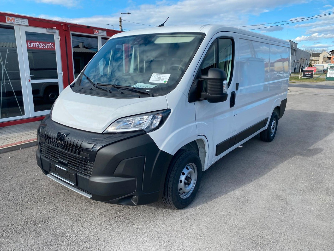 Peugeot Boxer - Small van: picture 1 Peugeot Boxer - Small van: picture 1