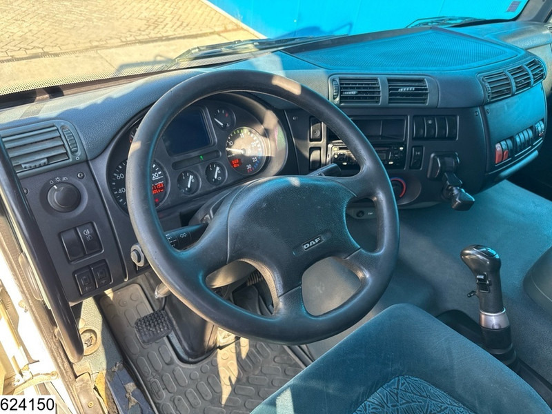 DAF CF 360 Euro 3, Fuel, Handgeschakeld, 14733 Liter, 5 Comp - Tanker truck: picture 5 DAF CF 360 Euro 3, Fuel, Handgeschakeld, 14733 Liter, 5 Comp - Tanker truck: picture 5