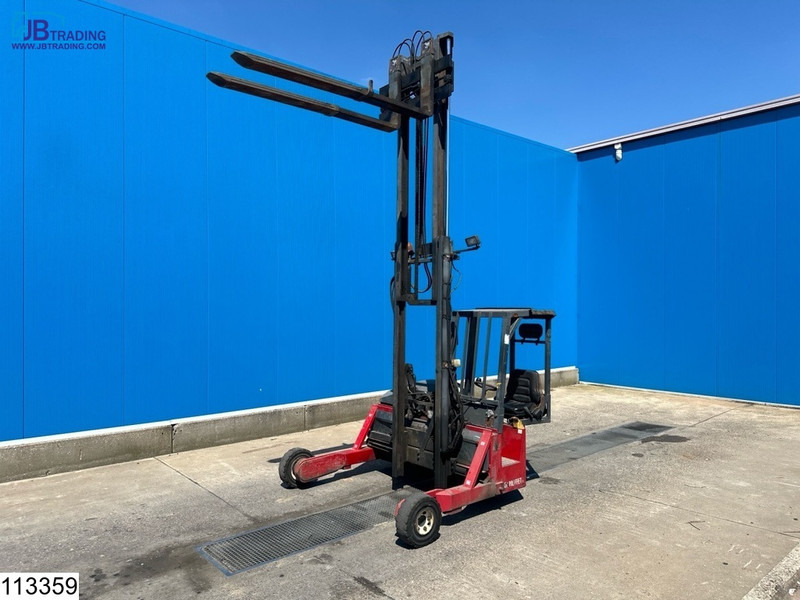 Moffett M4 20.3 3x3, H 3,90 mtr, 2000 KG - Truck mounted forklift: picture 1 Moffett M4 20.3 3x3, H 3,90 mtr, 2000 KG - Truck mounted forklift: picture 1