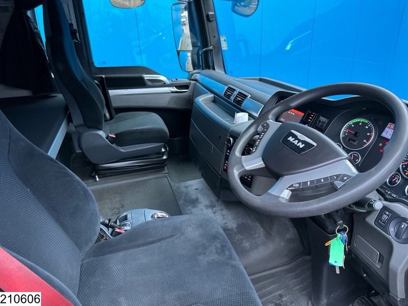 Interior photo 2: Tractor unit MAN TGX 24 440 6x2, EURO 6, RHD, ADR, Hydraulic