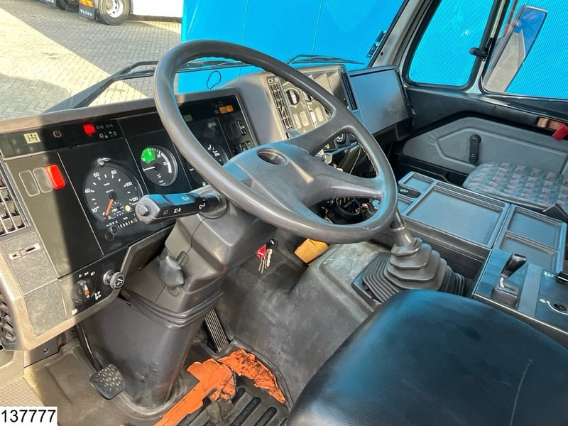Interior photo 1: Tractor unit Mercedes-Benz 2031 Manual, Steelsuspension, Effer 210