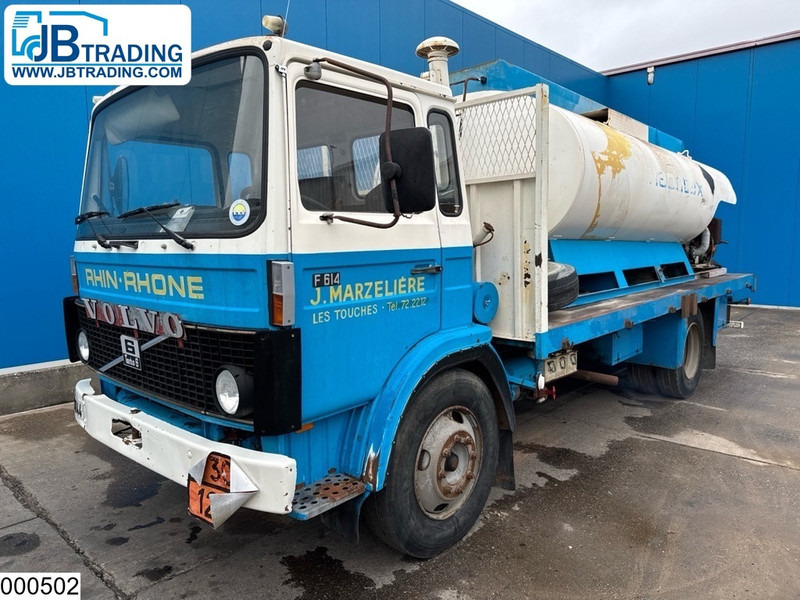 Volvo F 614 Manual, Steel suspension, Fuel, 8000 L - Tanker truck: picture 1 Volvo F 614 Manual, Steel suspension, Fuel, 8000 L - Tanker truck: picture 1