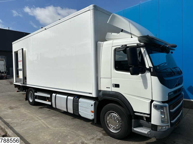Volvo FM 330 EURO 6, Dhollandia - Box truck: picture 3 Volvo FM 330 EURO 6, Dhollandia - Box truck: picture 3