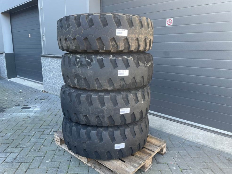 Atlas AR65-Michelin 335/80R20 (12.5R20)-Tire/Reifen/Band - Wheels and tires for Construction machinery: picture 2 Atlas AR65-Michelin 335/80R20 (12.5R20)-Tire/Reifen/Band - Wheels and tires for Construction machinery: picture 2