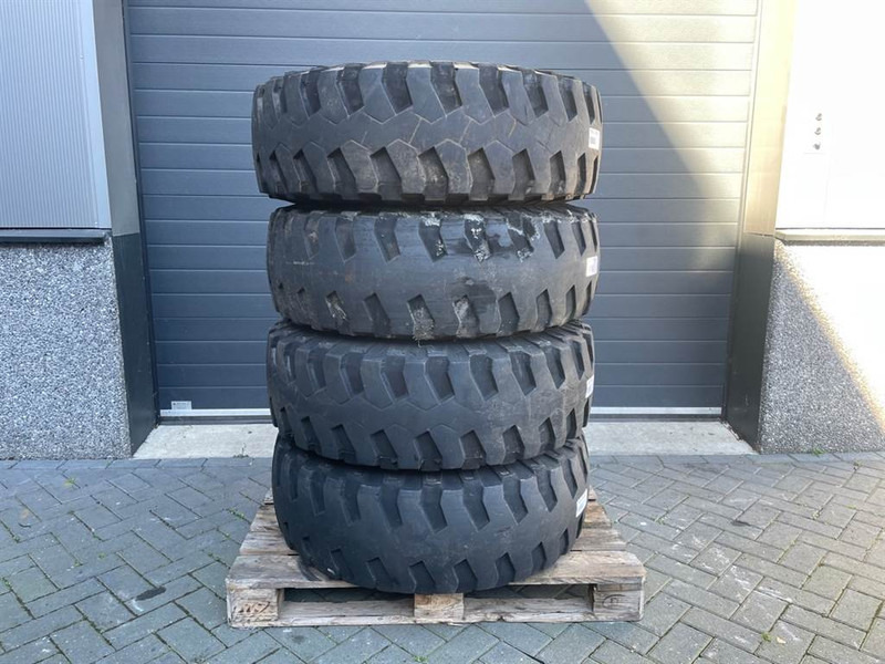 Atlas AR65-Michelin 335/80R20 (12.5R20)-Tire/Reifen/Band - Wheels and tires for Construction machinery: picture 1 Atlas AR65-Michelin 335/80R20 (12.5R20)-Tire/Reifen/Band - Wheels and tires for Construction machinery: picture 1