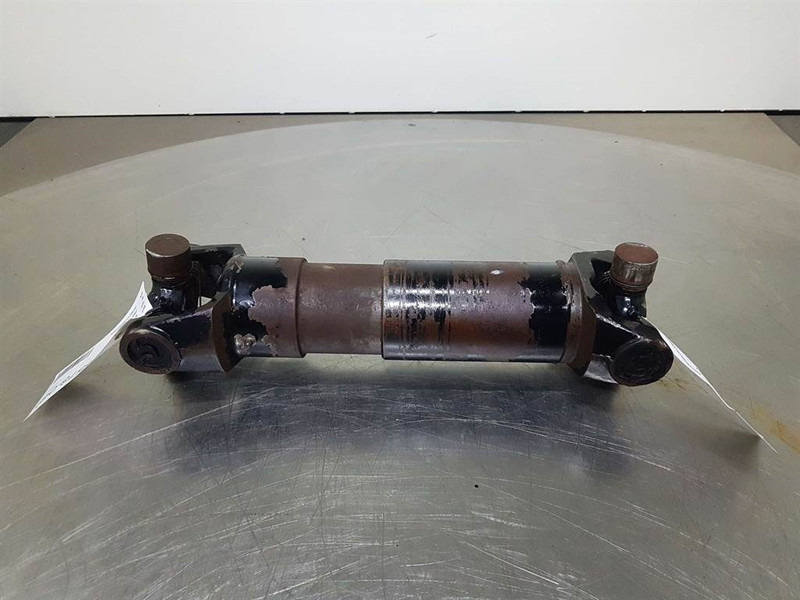 Case 621D - Propshaft/Gelenkwelle/Cardanas - Axle and parts for Construction machinery: picture 1 Case 621D - Propshaft/Gelenkwelle/Cardanas - Axle and parts for Construction machinery: picture 1