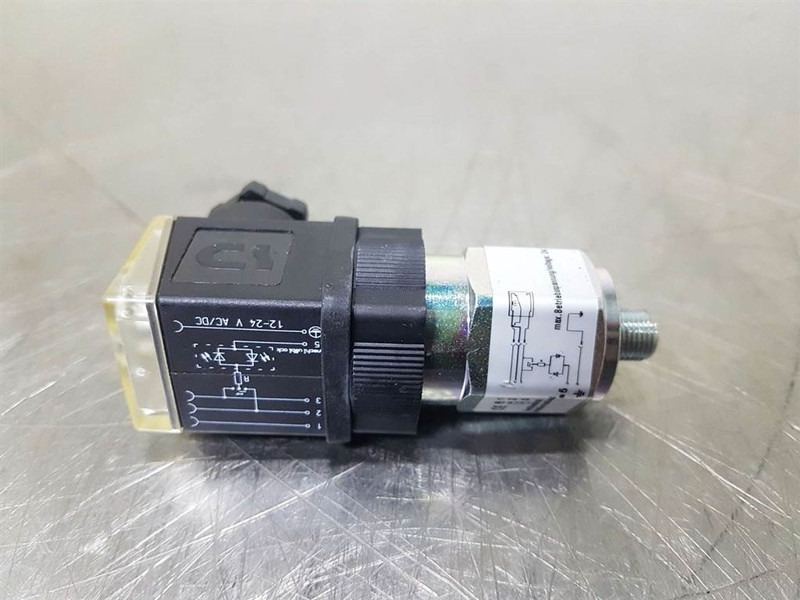 Hydac VMF 2 D.1 /-L24-301705-Clogging indicators - Electrical system for Construction machinery: picture 2 Hydac VMF 2 D.1 /-L24-301705-Clogging indicators - Electrical system for Construction machinery: picture 2