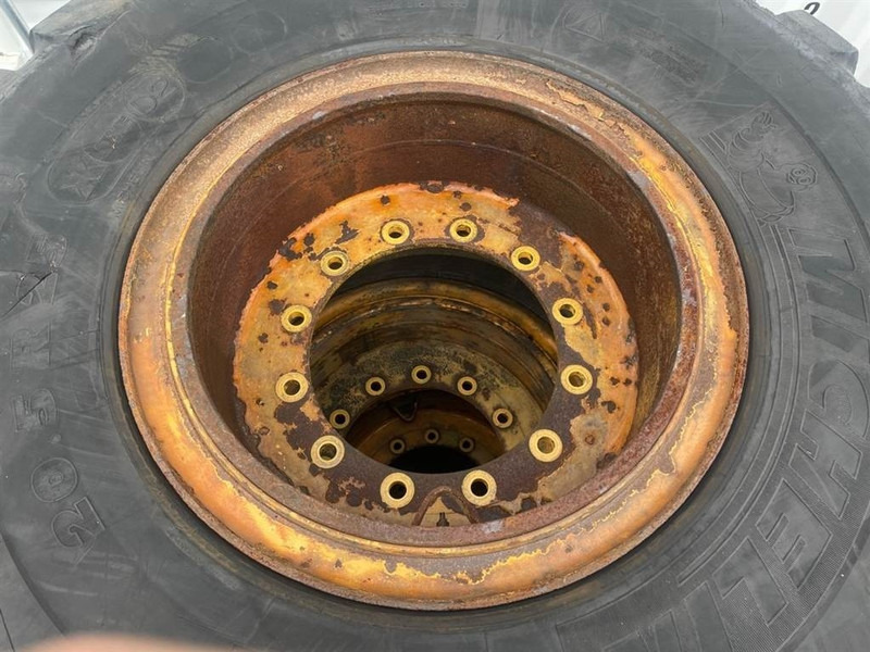 Hyundai HL740-9-Michelin 20.5R25-Tire/Reifen/Band - Wheels and tires for Construction machinery: picture 3 Hyundai HL740-9-Michelin 20.5R25-Tire/Reifen/Band - Wheels and tires for Construction machinery: picture 3