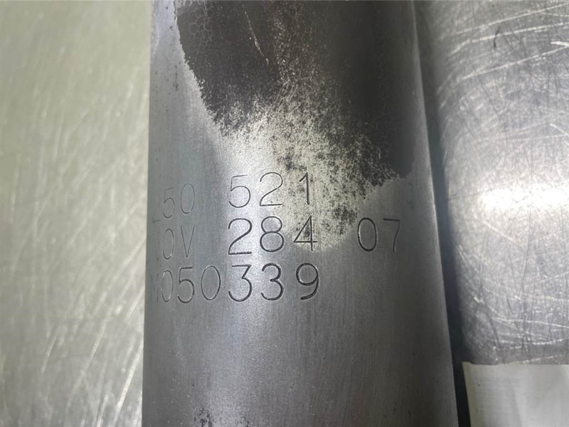 Manitou MT523-250521-Exhaust/Auspuff/Uitlaat - Engine for Construction machinery: picture 4 Manitou MT523-250521-Exhaust/Auspuff/Uitlaat - Engine for Construction machinery: picture 4