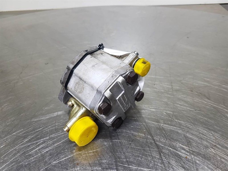 Sauer Sundstrand TKP4-26/11DSC06RE01G/6B - Gearpum - Hydraulics for Construction machinery: picture 3 Sauer Sundstrand TKP4-26/11DSC06RE01G/6B - Gearpum - Hydraulics for Construction machinery: picture 3