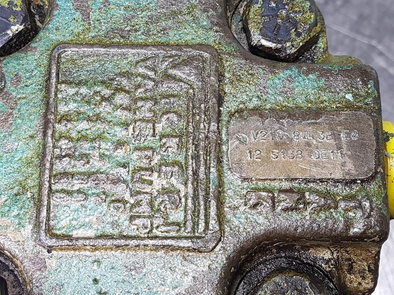 Vickers V210-8W - Gearpump/Zahnradpumpe/Tandwielpomp - Hydraulics: picture 5 Vickers V210-8W - Gearpump/Zahnradpumpe/Tandwielpomp - Hydraulics: picture 5