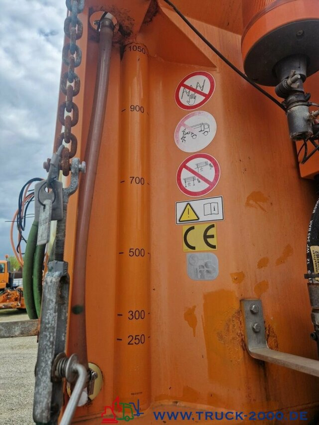 Sand/ Salt spreader for Municipal/ Special vehicle 2m3 Winter Feuchtsalzstreuer Außenradantrieb: picture 6