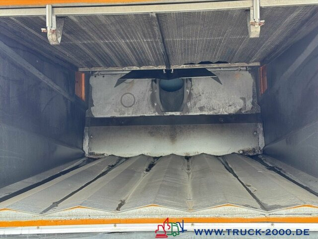 Bucher City Cat 5006 3 Besen 4 Radlenkung - Road sweeper: picture 4 Bucher City Cat 5006 3 Besen 4 Radlenkung - Road sweeper: picture 4