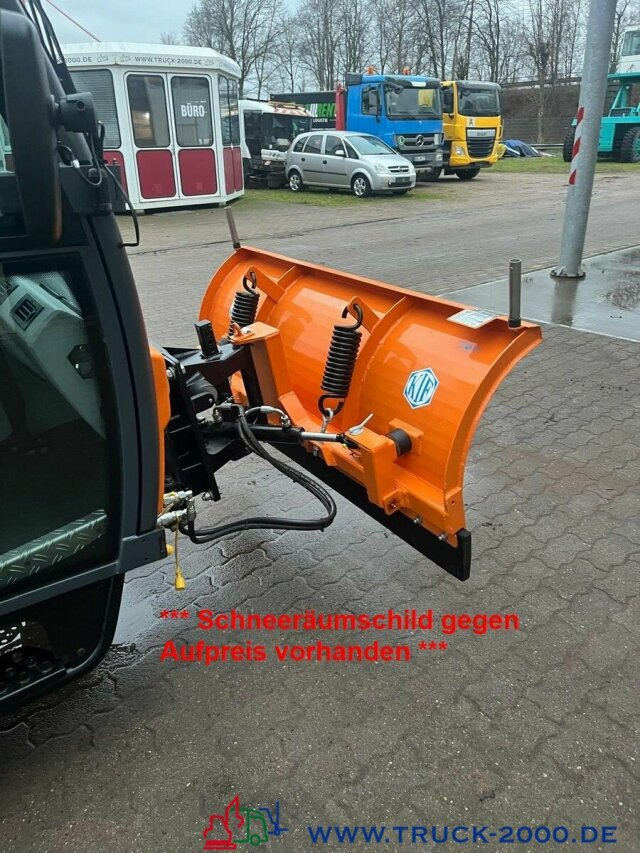 Multicar Tremo X56 Winterdienst Streuer + Besen NUR4126km - Tipper van: picture 3 Multicar Tremo X56 Winterdienst Streuer + Besen NUR4126km - Tipper van: picture 3