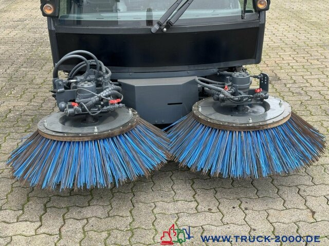 Schmidt Swingo Compact 200 4 Radlenkung Kehren + Sprühen - Road sweeper: picture 5 Schmidt Swingo Compact 200 4 Radlenkung Kehren + Sprühen - Road sweeper: picture 5