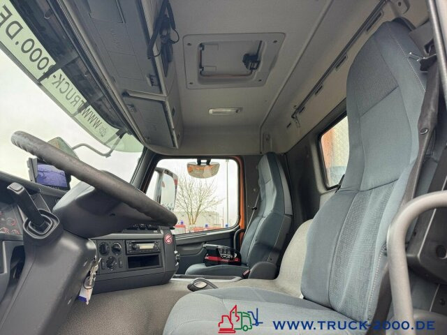 Interior photo 1: Hook lift truck, Crane truck Volvo 370 Palfinger Kran 9m=1.180kg 5+6 Steuerkreis FB