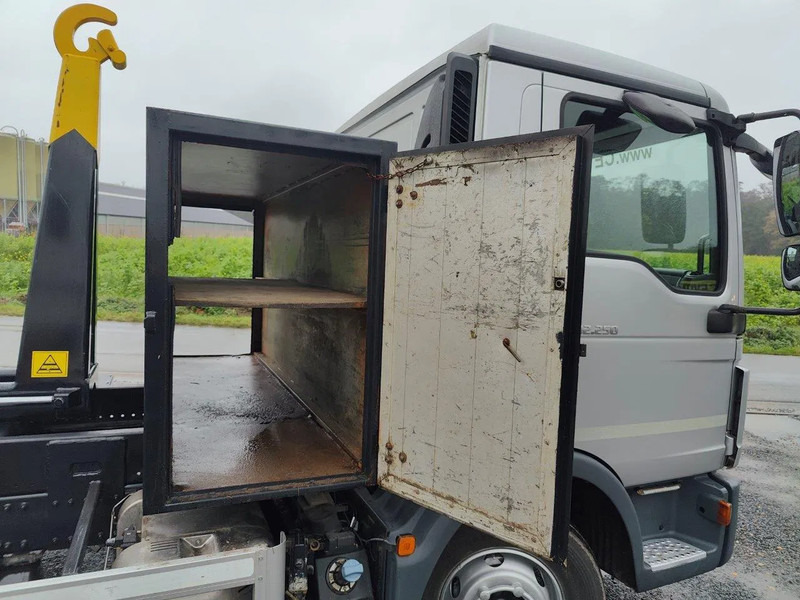 Hook lift truck MAN TGL 12.250 with NEW Containersystem / Hooklift JIMECA: picture 11 Hook lift truck MAN TGL 12.250 with NEW Containersystem / Hooklift JIMECA: picture 11