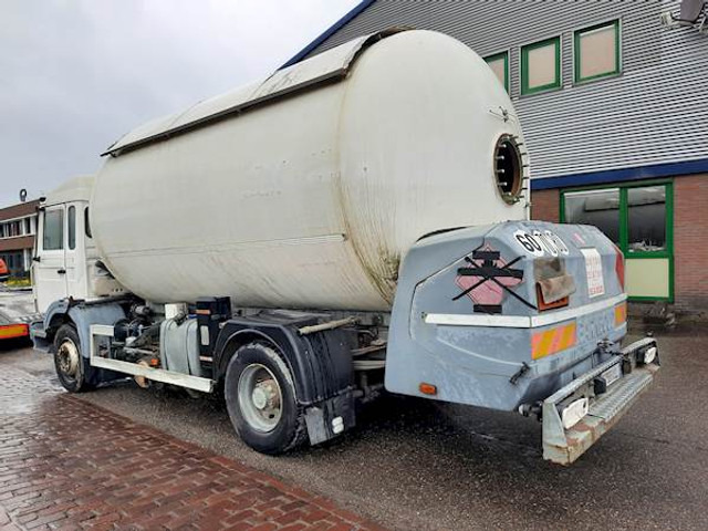Renault MIDLINER M210 GAS / LPG - Tanker truck: picture 4 Renault MIDLINER M210 GAS / LPG - Tanker truck: picture 4