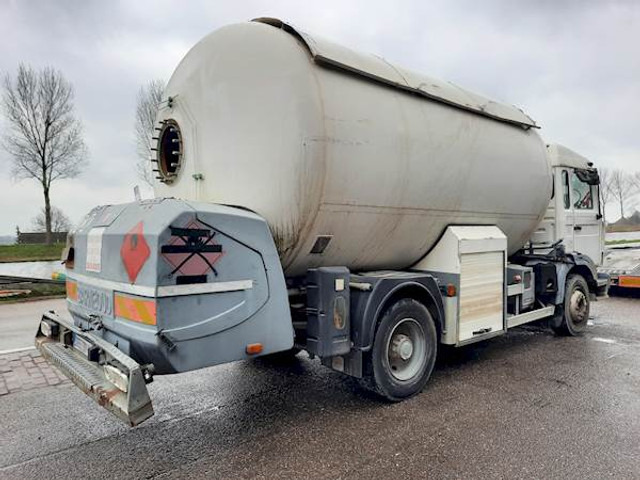 Renault MIDLINER M210 GAS / LPG - Tanker truck: picture 3 Renault MIDLINER M210 GAS / LPG - Tanker truck: picture 3