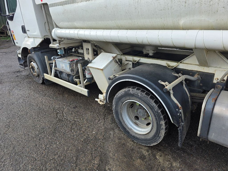 Renault MIDLUM 220 - Tanker truck: picture 5 Renault MIDLUM 220 - Tanker truck: picture 5