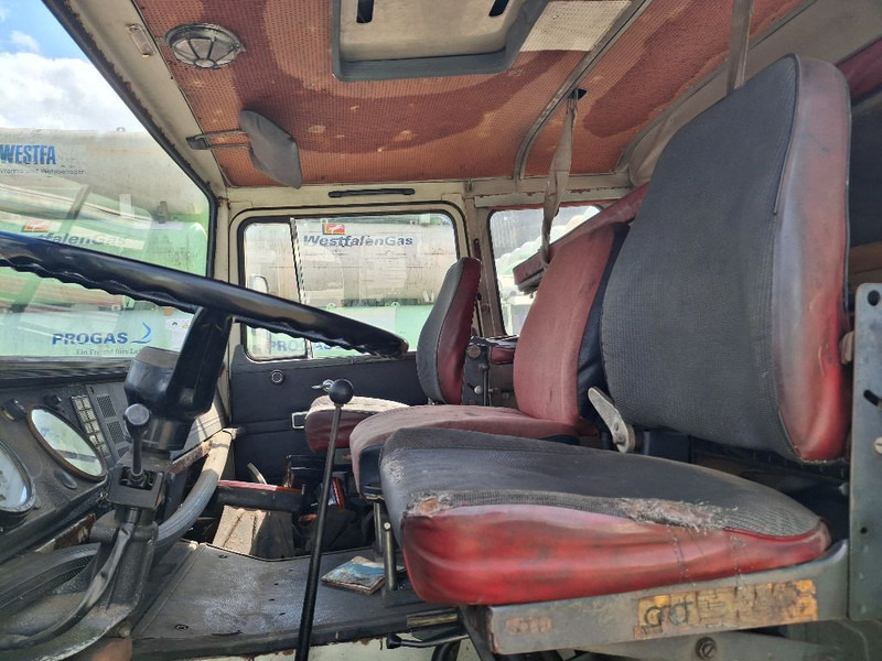 Tractor unit Mercedes-Benz 911: picture 11