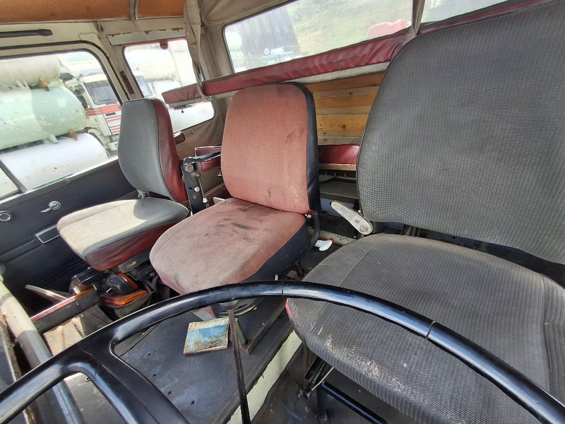 Tractor unit Mercedes-Benz 911: picture 15