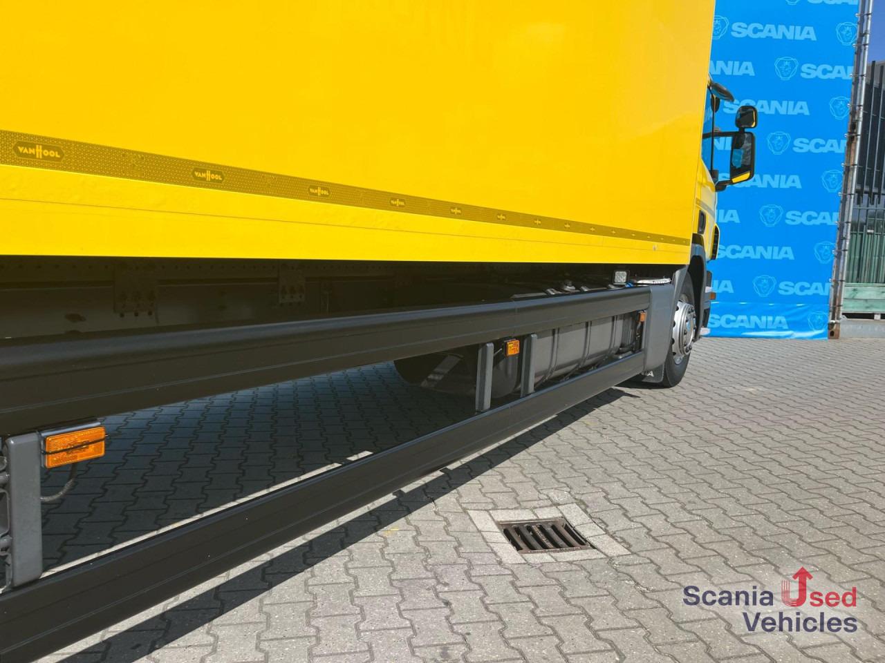 SCANIA P 250 DB4x2MNA AIRCO TAIL LIFT 1.5T 859X249X225 - Box truck: picture 2 SCANIA P 250 DB4x2MNA AIRCO TAIL LIFT 1.5T 859X249X225 - Box truck: picture 2