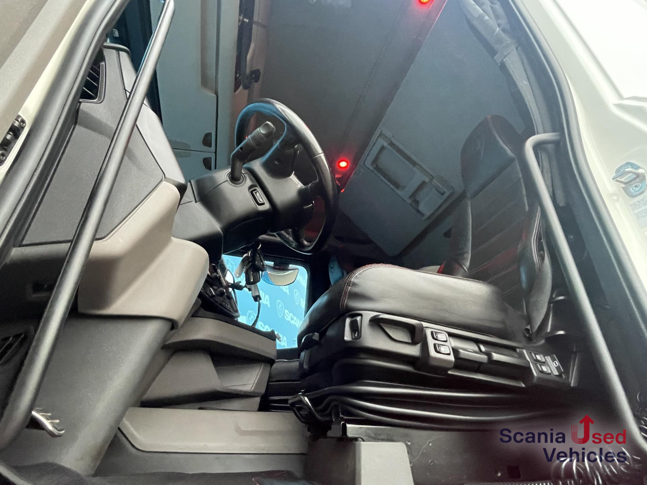 SCANIA R 650 B6x4NB RETARDER V8 WOOD KESLA 2112T CRANE - Timber truck, Crane truck: picture 5 SCANIA R 650 B6x4NB RETARDER V8 WOOD KESLA 2112T CRANE - Timber truck, Crane truck: picture 5