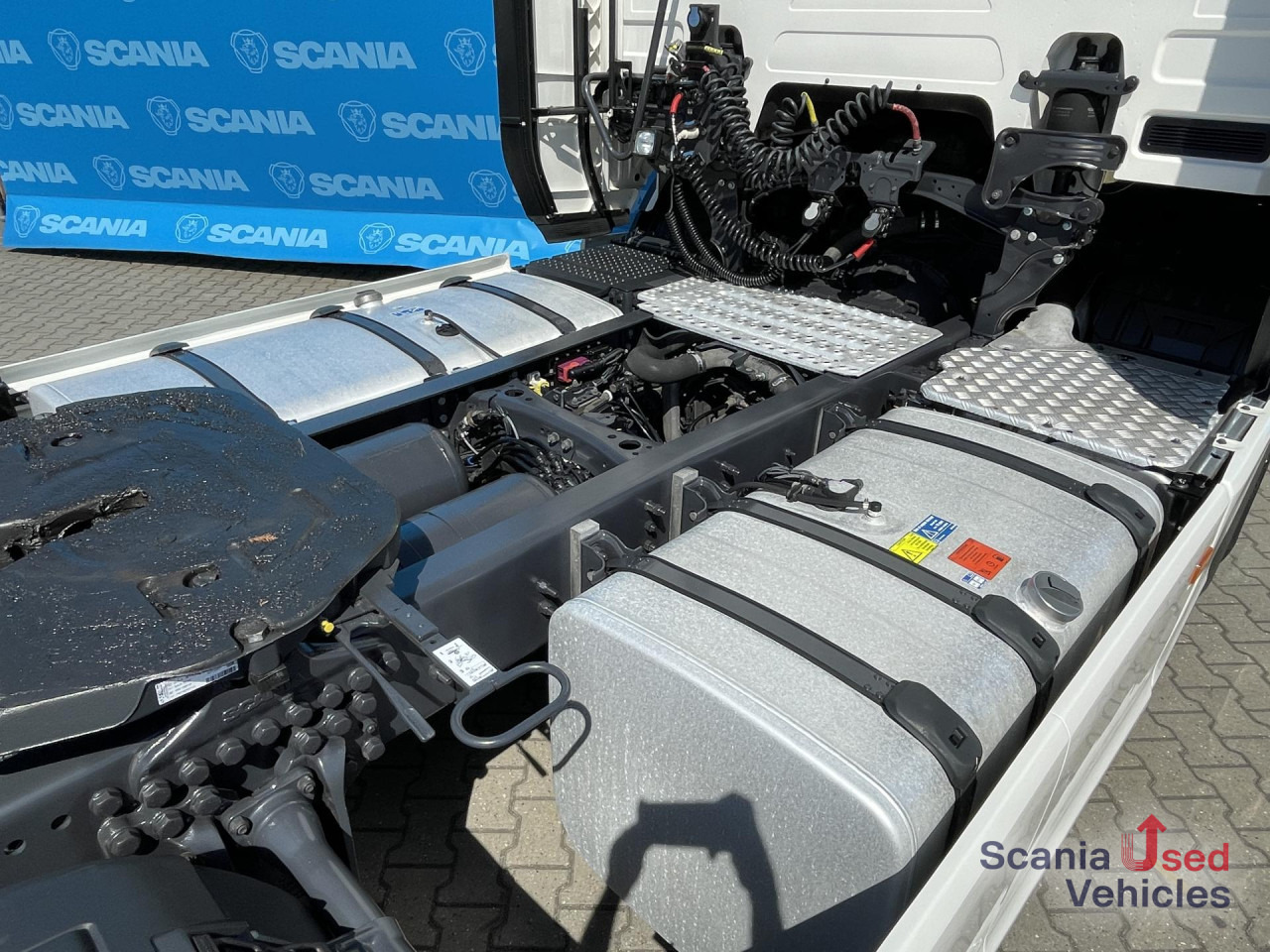 SCANIA R 450 A4x2NA DIFF-L RETARDER ACC 2X TANK - Tractor unit: picture 2 SCANIA R 450 A4x2NA DIFF-L RETARDER ACC 2X TANK - Tractor unit: picture 2