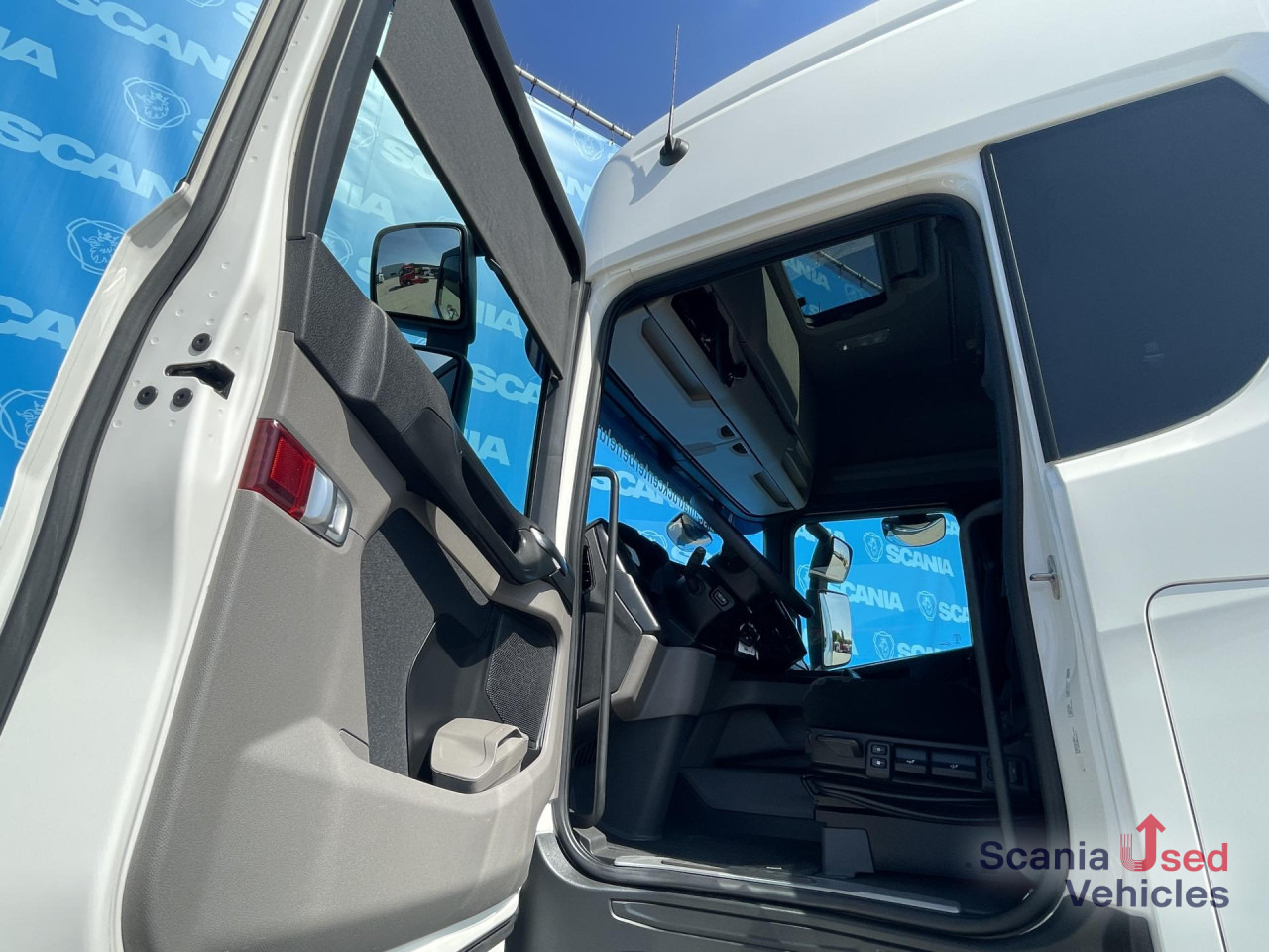 SCANIA R 450 A4x2NA DIFF-L RETARDER ACC 2X TANK - Tractor unit: picture 3 SCANIA R 450 A4x2NA DIFF-L RETARDER ACC 2X TANK - Tractor unit: picture 3