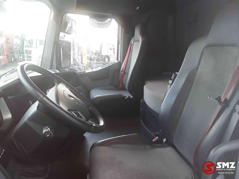 Tractor unit Renault T 380: picture 7 Tractor unit Renault T 380: picture 7