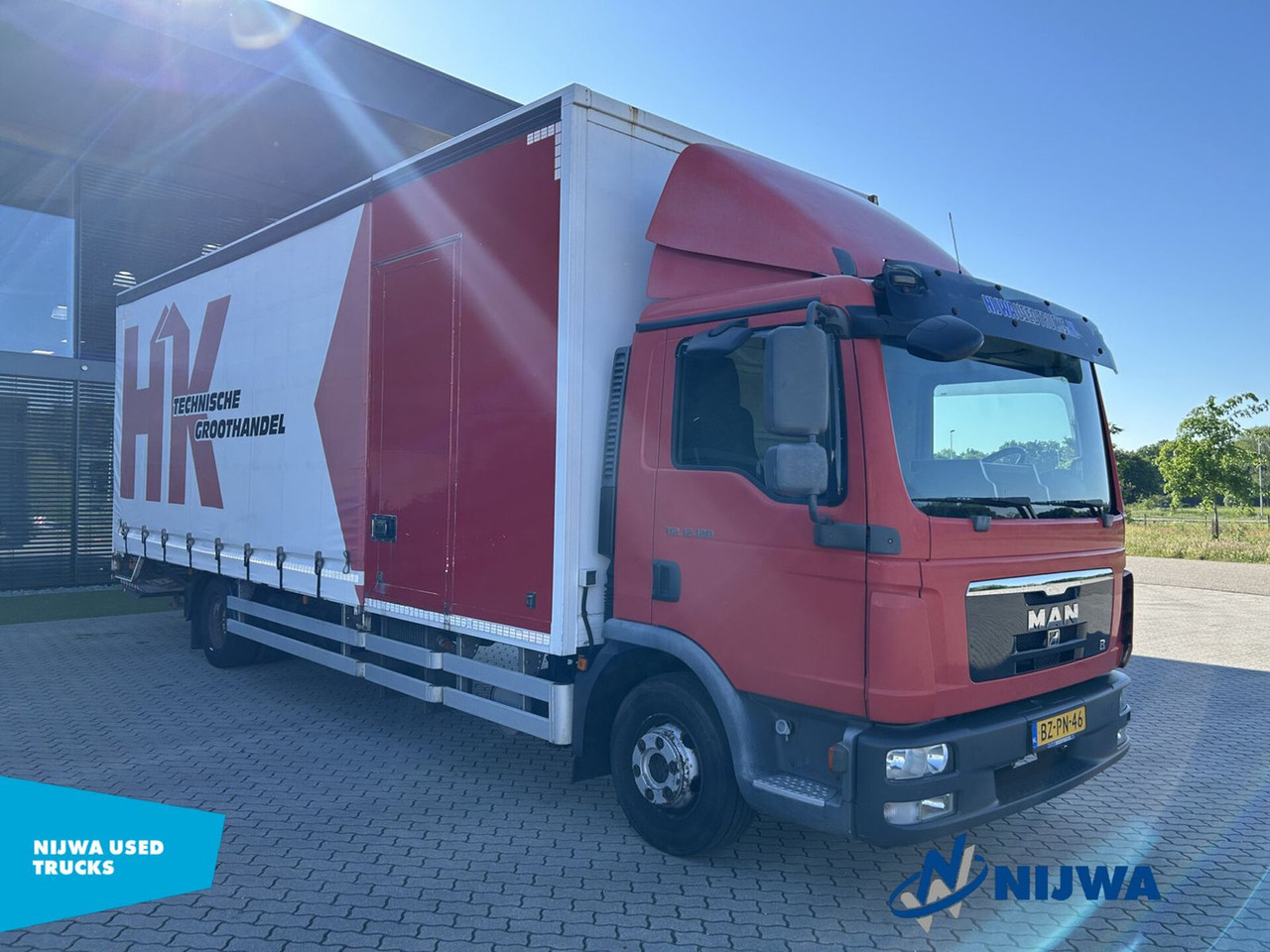 MAN TGL 12.180 4x2 Roldeur + Laadklep - Curtain side truck: picture 2 MAN TGL 12.180 4x2 Roldeur + Laadklep - Curtain side truck: picture 2