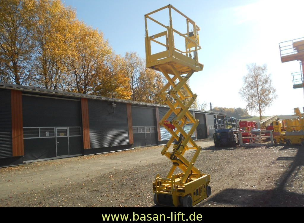 Genie GS 1330, Leichtscherenarbeitsbühne Genie 5,9 m Genie GS 1330, Leichtscherenarbeitsbühne Genie 5,9 m - Scissor lift: picture 2 Genie GS 1330, Leichtscherenarbeitsbühne Genie 5,9 m Genie GS 1330, Leichtscherenarbeitsbühne Genie 5,9 m - Scissor lift: picture 2