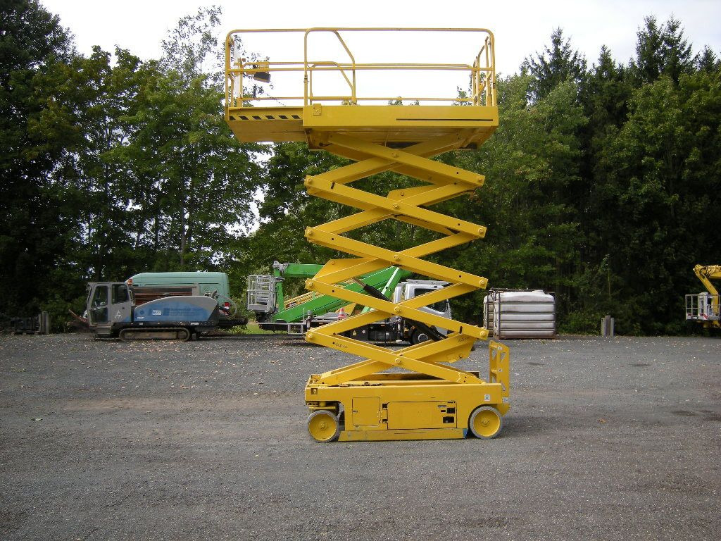 Genie GS 3246 Scherenarbeitsbühne 11,9 m - Truck mounted aerial platform: picture 3 Genie GS 3246 Scherenarbeitsbühne 11,9 m - Truck mounted aerial platform: picture 3