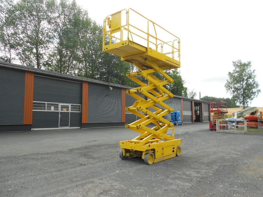 Genie GS 3246, Scherenarbeitsbühne Genie 11,9 m Genie GS 3246, Scherenarbeitsbühne Genie 11,9 m - Scissor lift: picture 2 Genie GS 3246, Scherenarbeitsbühne Genie 11,9 m Genie GS 3246, Scherenarbeitsbühne Genie 11,9 m - Scissor lift: picture 2