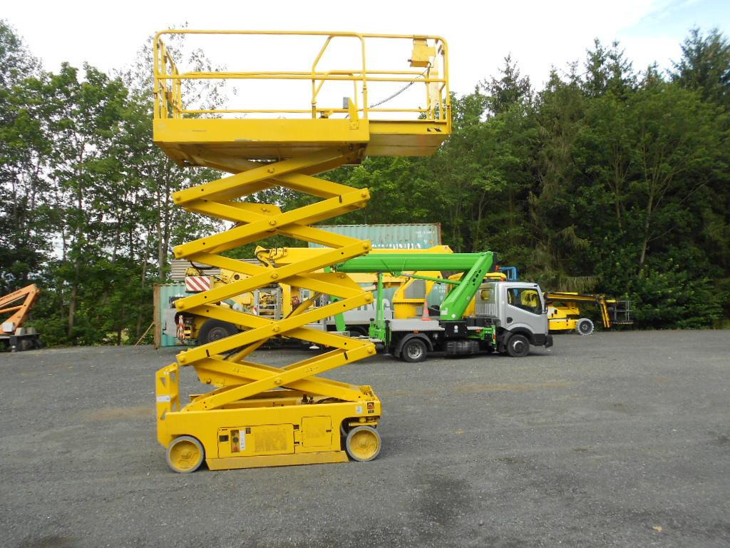 Genie GS 3246, Scherenarbeitsbühne Genie 11,9 m Genie GS 3246, Scherenarbeitsbühne Genie 11,9 m - Scissor lift: picture 5 Genie GS 3246, Scherenarbeitsbühne Genie 11,9 m Genie GS 3246, Scherenarbeitsbühne Genie 11,9 m - Scissor lift: picture 5