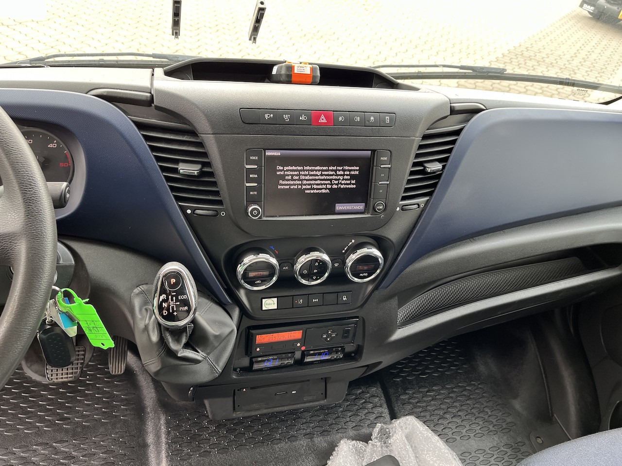 Iveco 70C18 Daily  Kühlkoffer mit Ladebordwand Konvekta - Commercial vehicle: picture 2 Iveco 70C18 Daily  Kühlkoffer mit Ladebordwand Konvekta - Commercial vehicle: picture 2